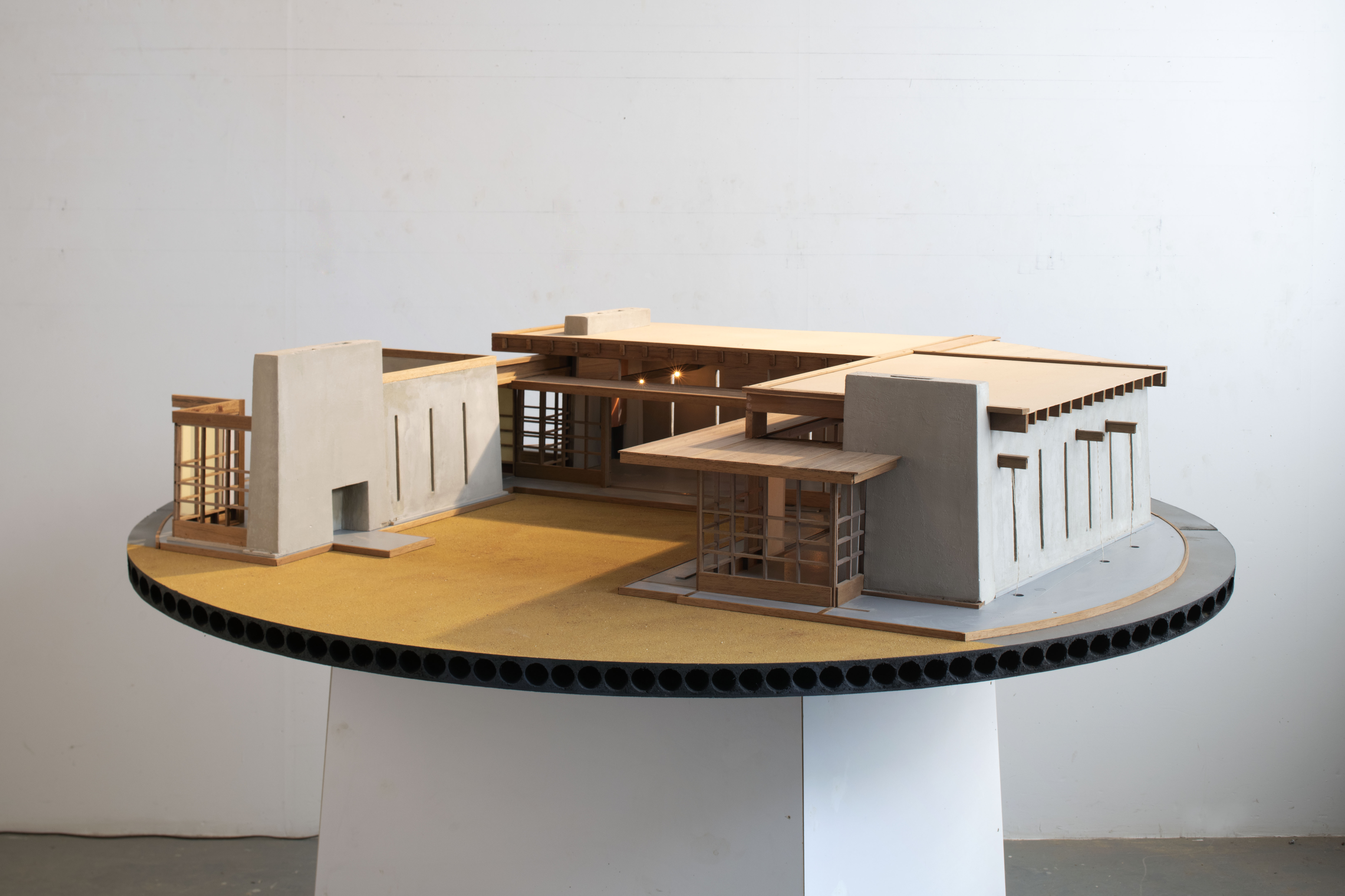 Une maison pour Rudolf M Schindler et Clyde Chase 1921-1922, 835 North Kings Road, West Hollywood, California